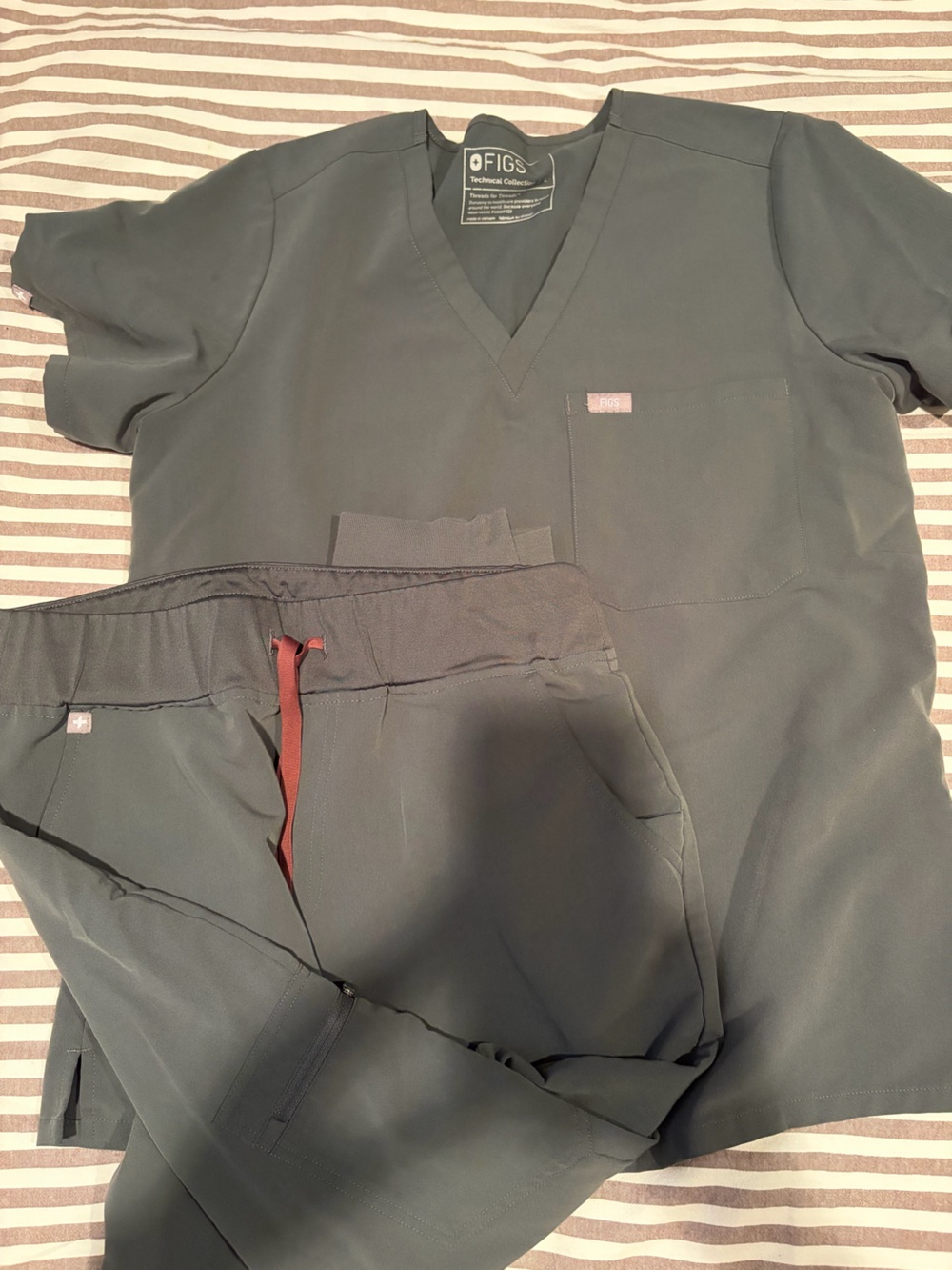 Dark green figs scrubs
